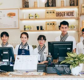 nhan-vien-ca-phe-trung-nguyen-1